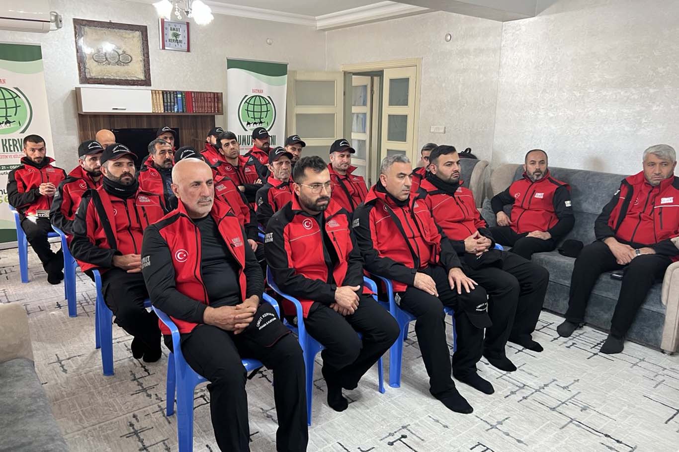 Batman'da Umut Kervanı Arama-Kurtarma Ekibine 'afet eğitim semineri' verildi