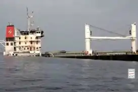 Tevgera Ensarullahê li Kendava Adenê keştiyek barhilgir ku ji îşxalkeran re dibir hedef girt