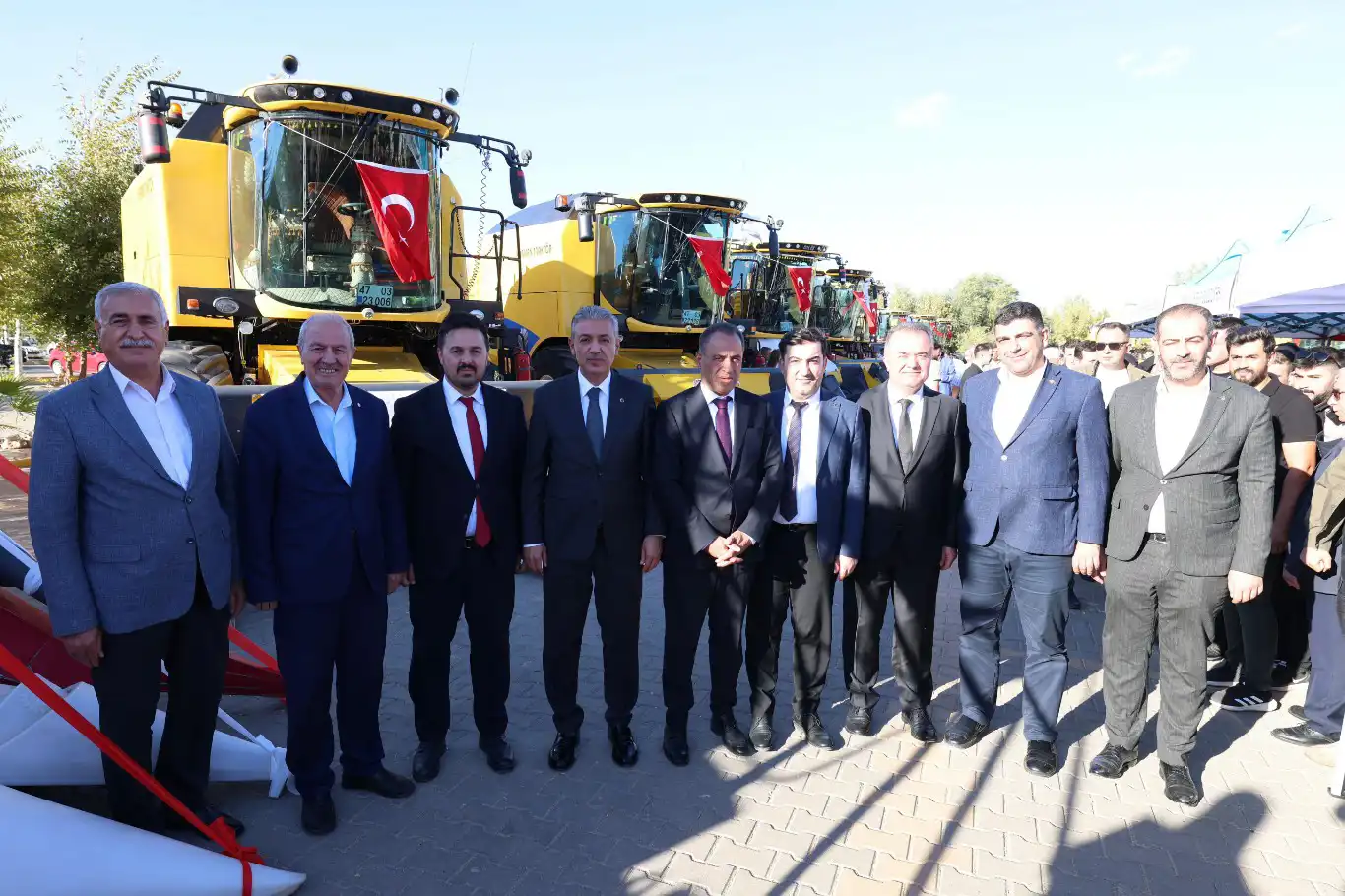 Mardin’de 16 kooperatife 30 biçerdöver teslim edildi Mardin’de 16 kooperatife 30 biçerdöver teslim edildi