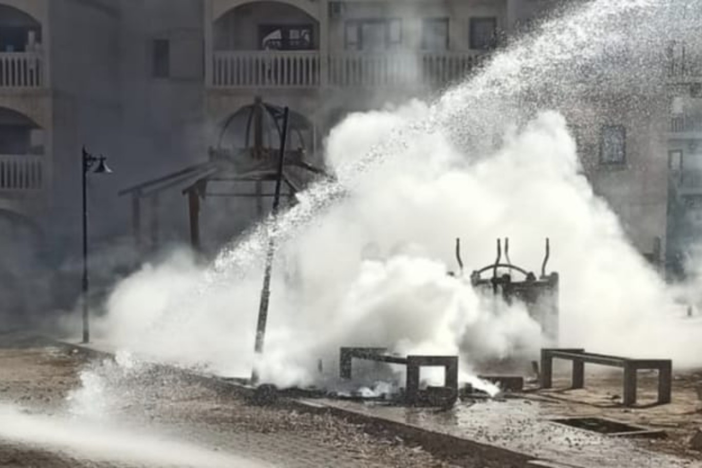 Mardin’de çocuk oyun parkı ateşe verildi Mardin’de çocuk oyun parkı ateşe verildi