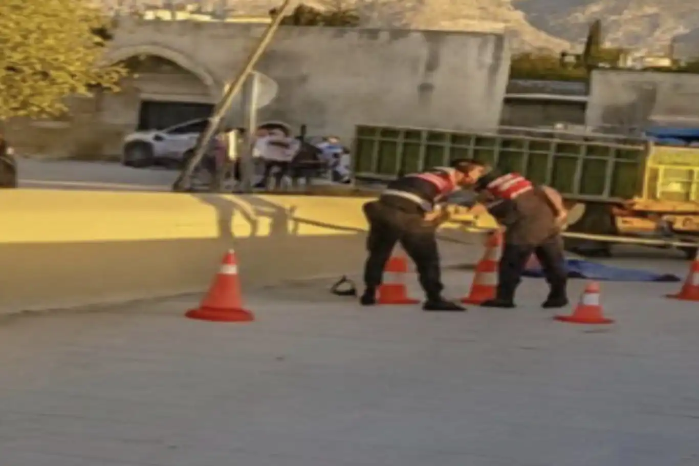 Adana'da tarihi köprüde feci kaza: 1 ölü Adana'da tarihi köprüde feci kaza: 1 ölü
