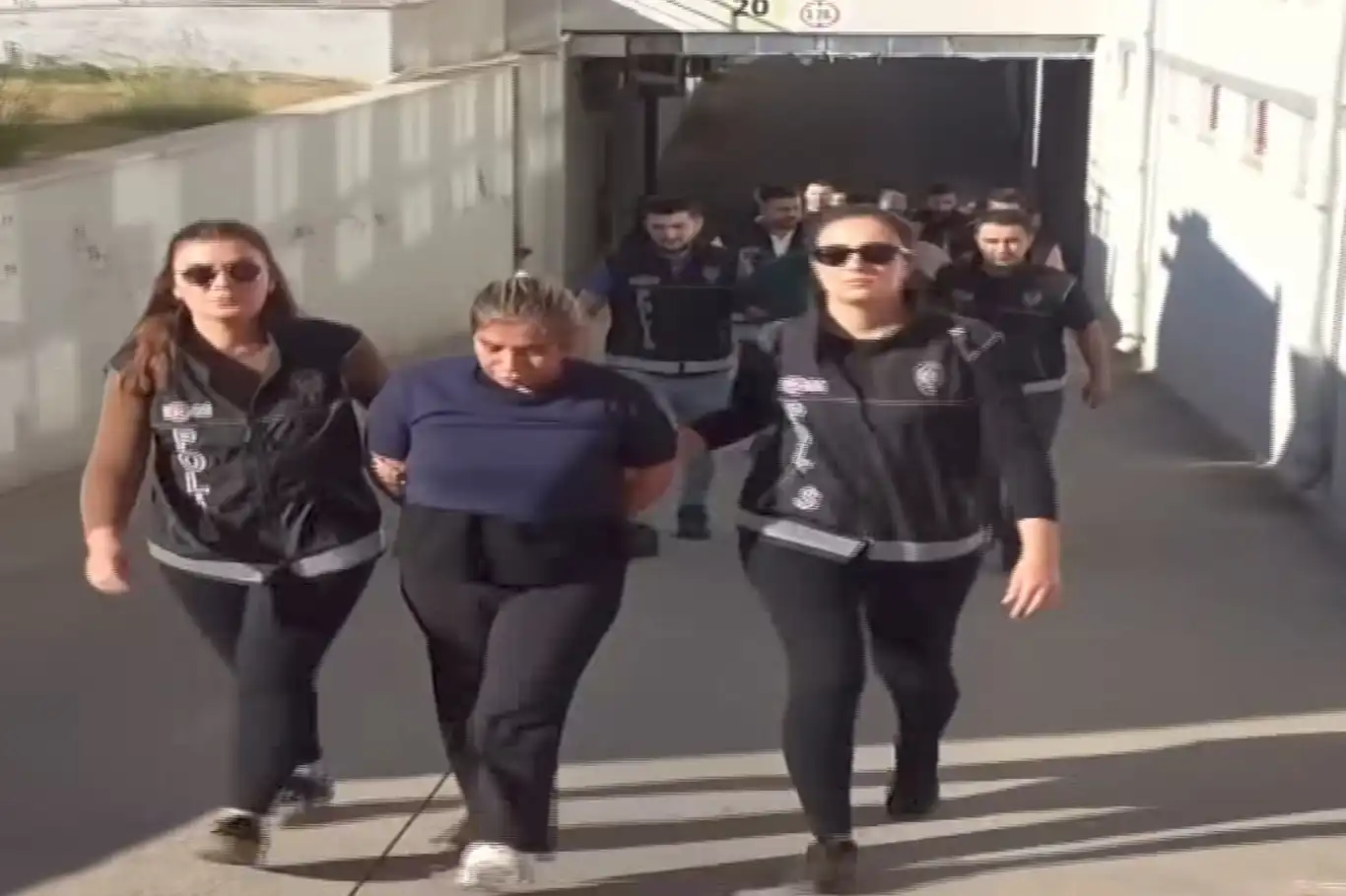 Hazine arazilerini sahte belgelerle sattıkları iddiasıyla 13 kişi gözaltına alındı