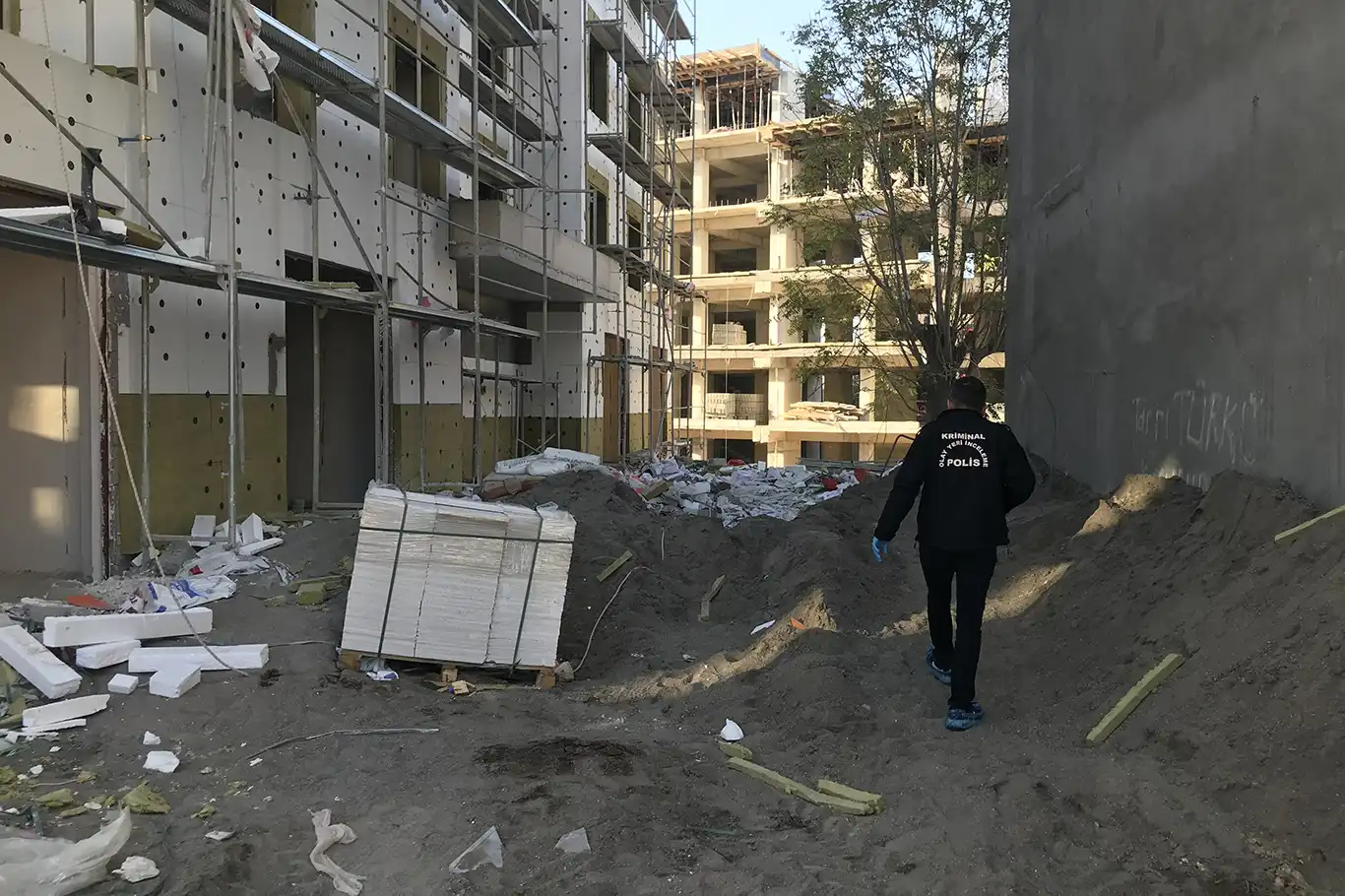 Malatya'da bir işçi inşaattan düşerek yaralandı Malatya'da bir işçi inşaattan düşerek yaralandı