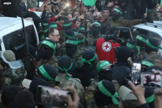 HAMAS, 7 esiri Kızılhaç'a teslim etti
