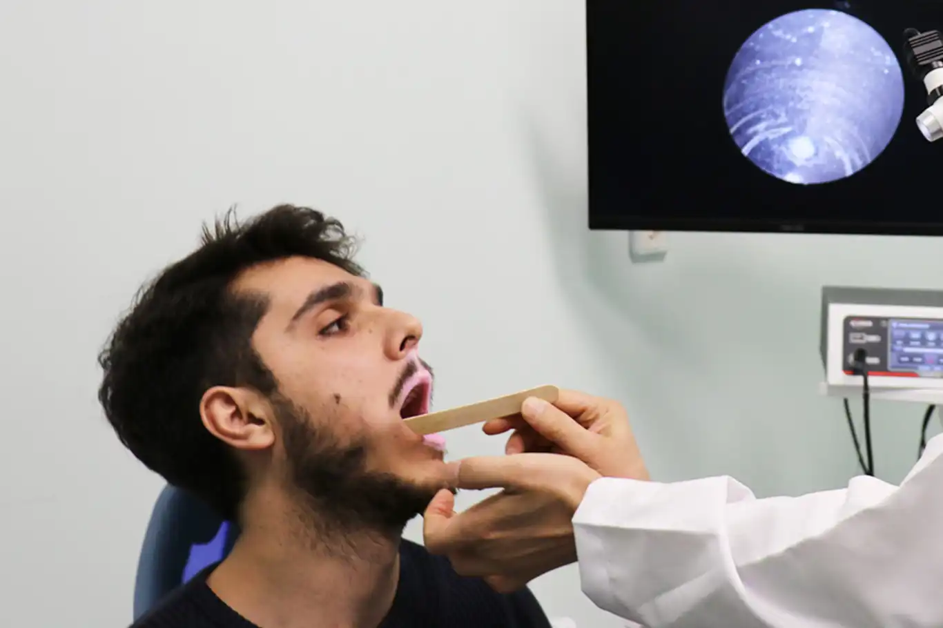 Uzun süren ses kısıklığına dikkat! Uzun süren ses kısıklığına dikkat!