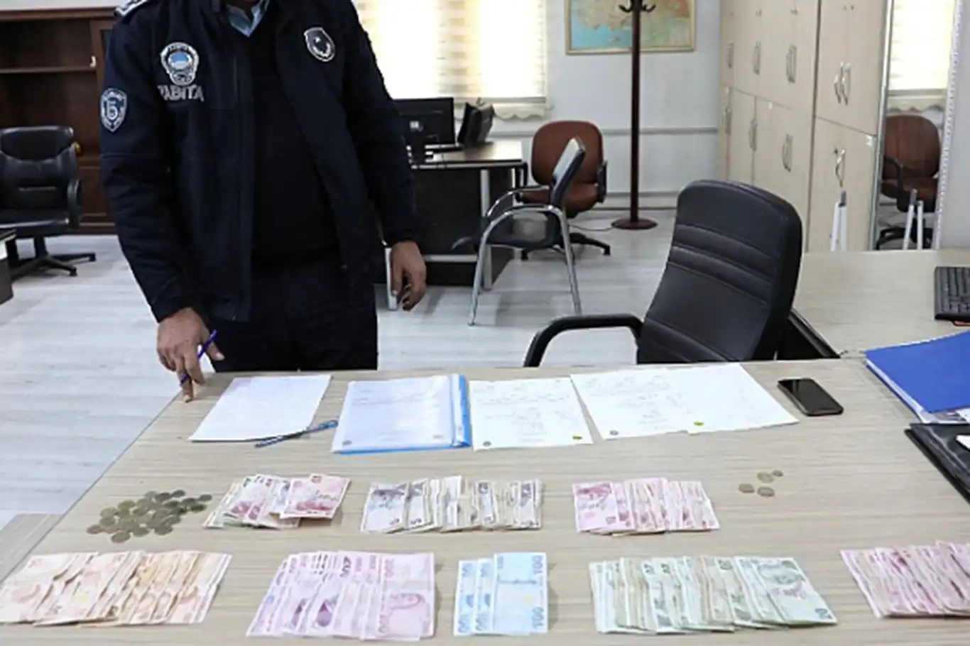 Malatya’da dilencilere 1 milyon 453 bin TL para cezası uygulandı Malatya’da dilencilere 1 milyon 453 bin TL para cezası uygulandı