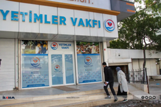 بووک و زاوایەکی دیاربەکری زێڕەکانیان دەبەخشنە غەززە