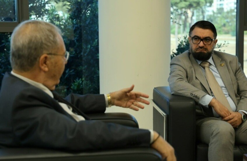 سوريا.. تطالب لبنان بتسليم شخصيات من رموز النظام السابق سوريا.. تطالب لبنان بتسليم شخصيات من رموز النظام السابق