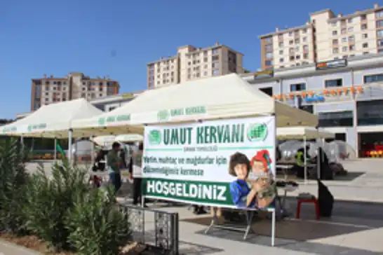 Umut Kervanı Şırnak'ta ihtiyaç sahipleri için yardım kermesi düzenliyor