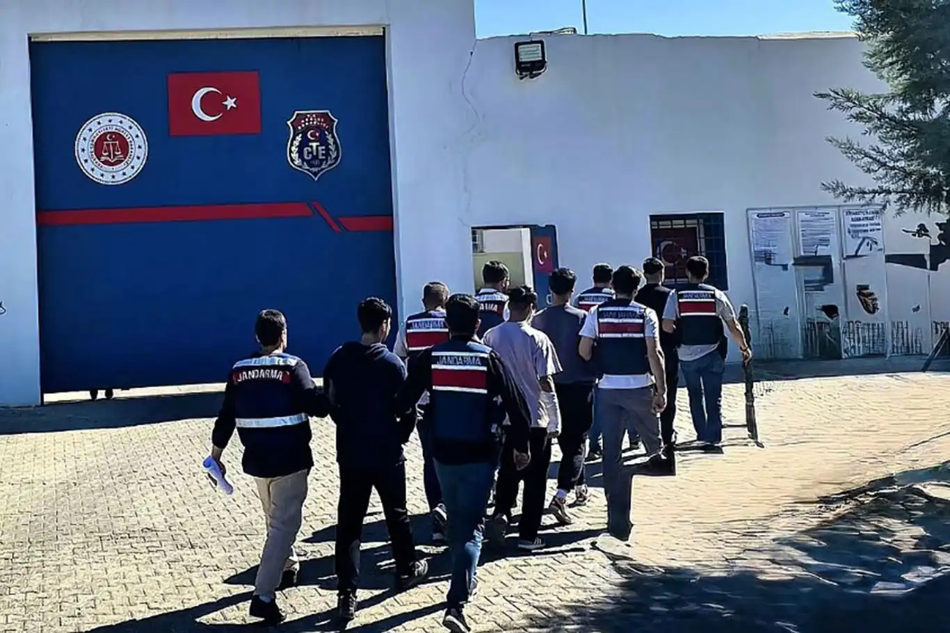 Batman'da bahis soruşturmasında 4 kişi tutuklandı Batman'da bahis soruşturmasında 4 kişi tutuklandı