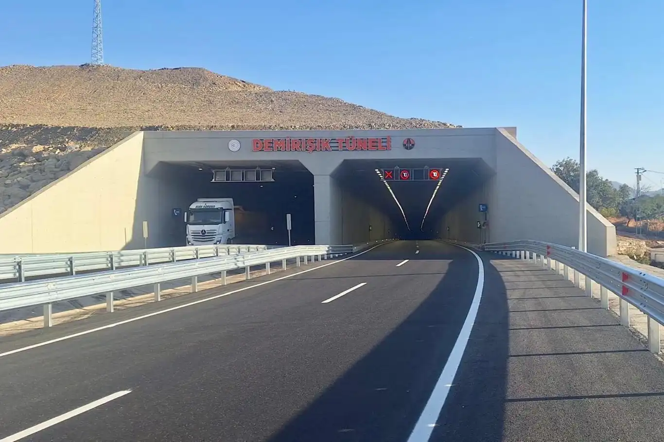 Siirt–Bitlis Karayolu’nda Demirışık Tüneli ve köprüler hizmete açıldı Siirt–Bitlis Karayolu’nda Demirışık Tüneli ve köprüler hizmete açıldı