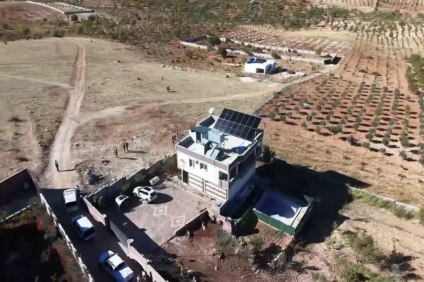 Gaziantep'te ruhsatsız silah operasyonu: 4 tüfek ve 2 tabanca ele geçirildi Gaziantep'te ruhsatsız silah operasyonu: 4 tüfek ve 2 tabanca ele geçirildi