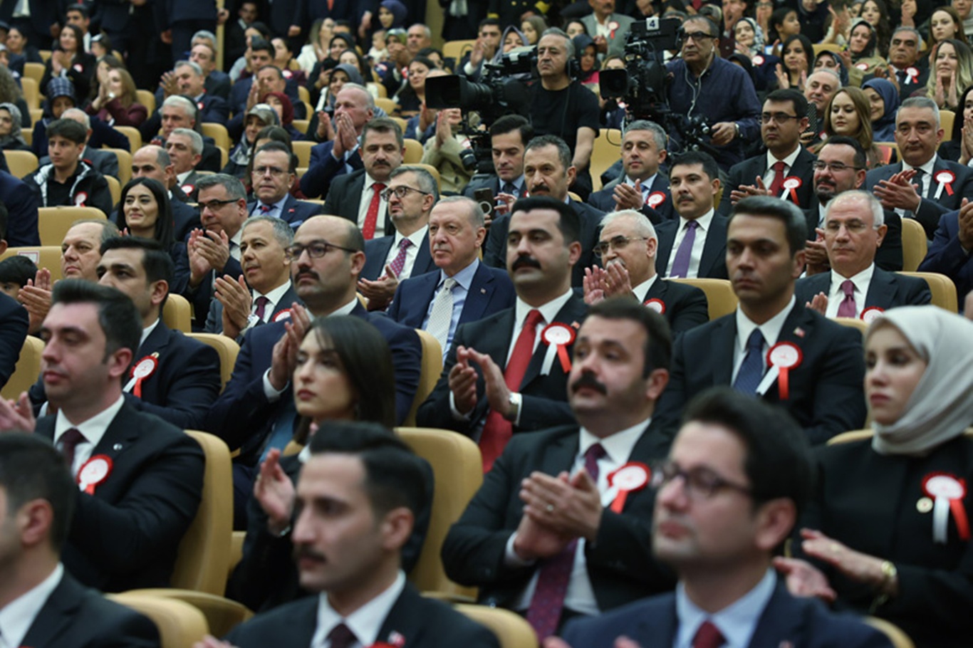 Cumhurbaşkanı Erdoğan, kaymakam adaylarına hitap etti: Bu iş rikkat, samimiyet ve adanmışlık gerektirir Cumhurbaşkanı Erdoğan, kaymakam adaylarına hitap etti: Bu iş rikkat, samimiyet ve adanmışlık gerektirir