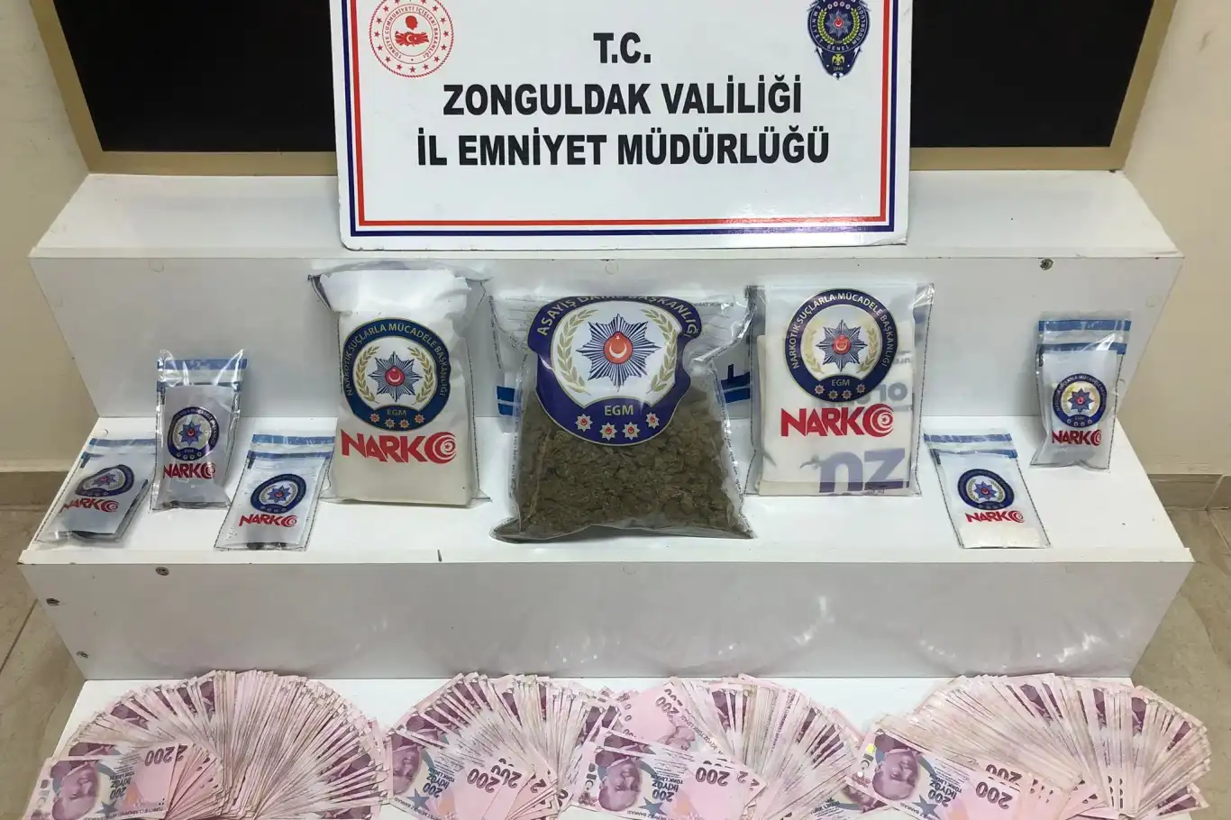 Zonguldak’ta uyuşturucu operasyonu: 2 tutuklama Zonguldak’ta uyuşturucu operasyonu: 2 tutuklama