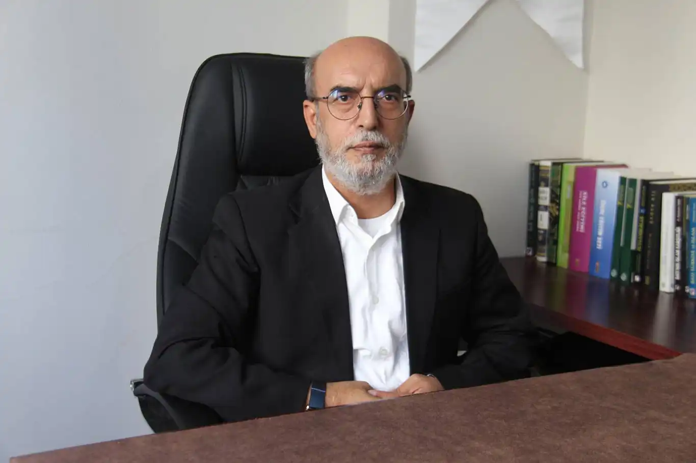 Yazar Muhammed Şakir ile son tartışmalar üzerine röportaj Yazar Muhammed Şakir ile son tartışmalar üzerine röportaj
