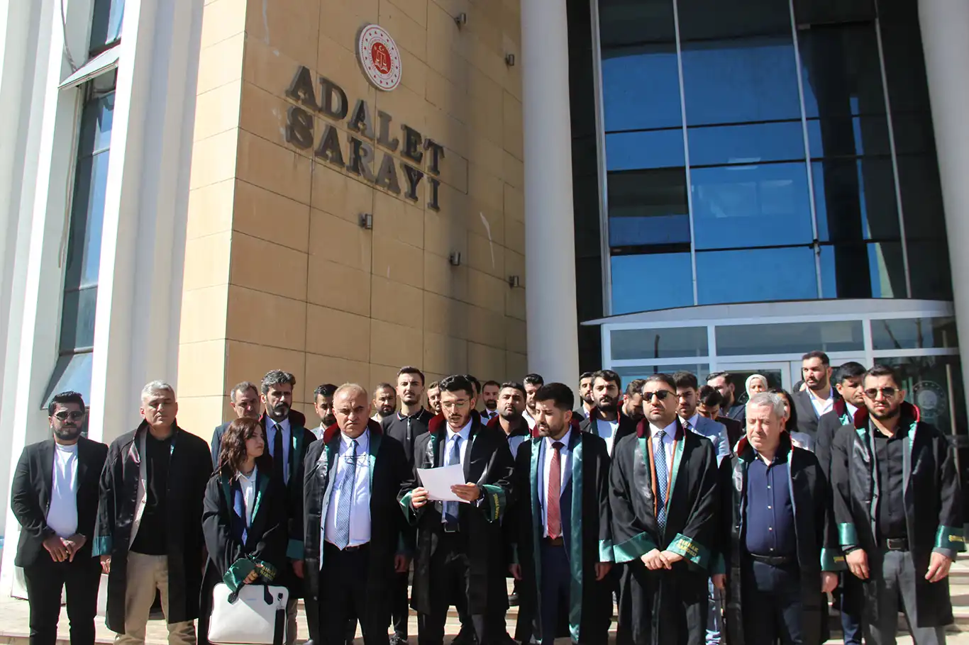 Şırnak’ta Genç avukatlar CMK ücret tarifesinin değiştirilmesi için basın açıklaması yaptı Şırnak’ta Genç avukatlar CMK ücret tarifesinin değiştirilmesi için basın açıklaması yaptı