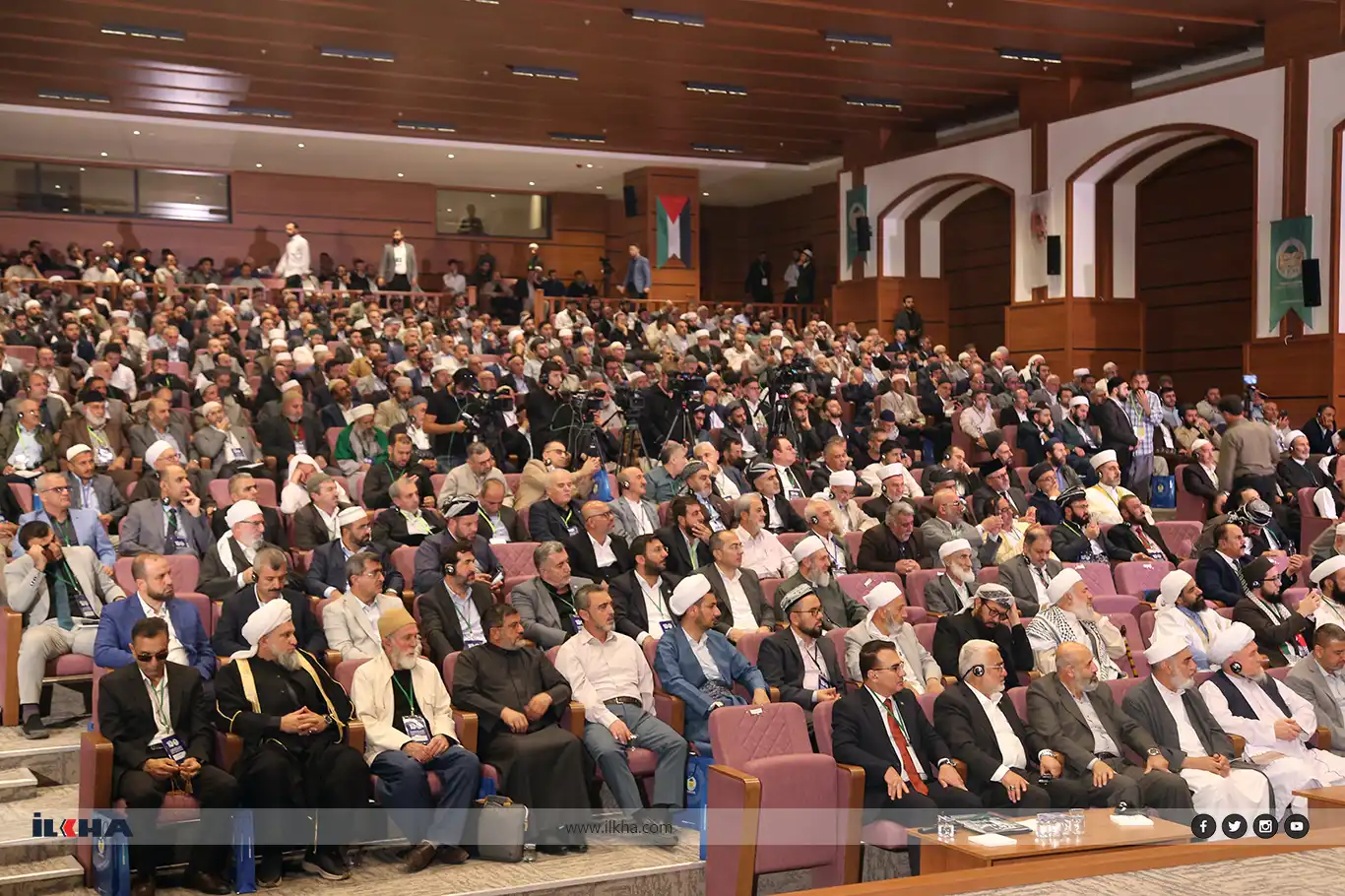 علماء: العدو يسعى لتفكيك الأسرة بذريعة "الحرية" علماء: العدو يسعى لتفكيك الأسرة بذريعة "الحرية"