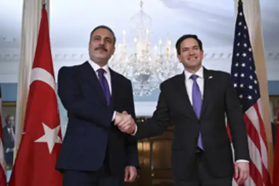  وزير الخارجية التركي "فيدان" يجري اتصالاً هاتفياً مع نظيره الأمريكي "روبيو"