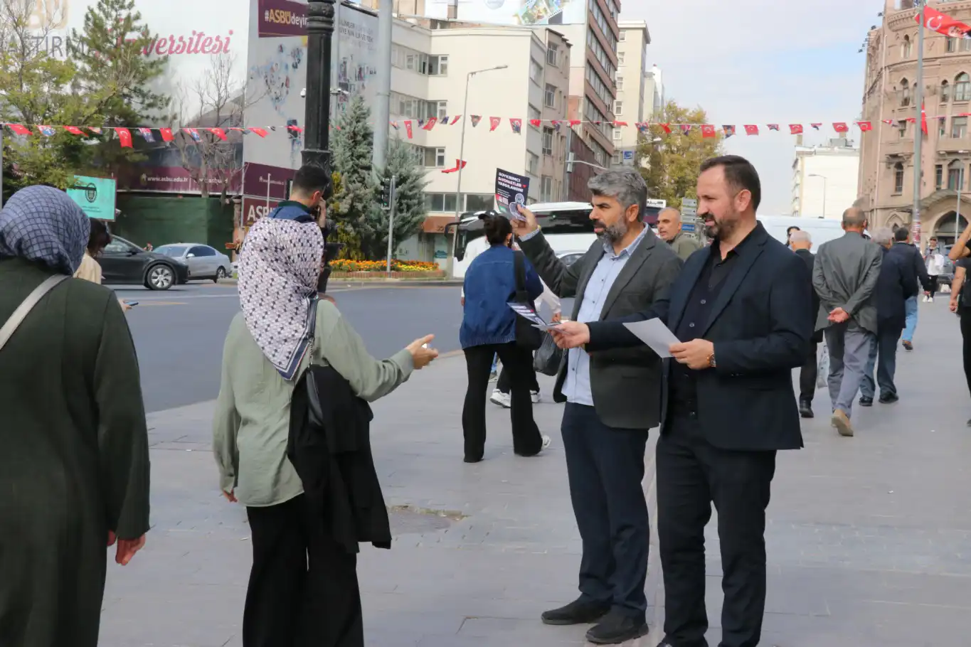 HÜDA PAR Ankara'da fotoğraf sergisi açarak imza kampanyası başlattı