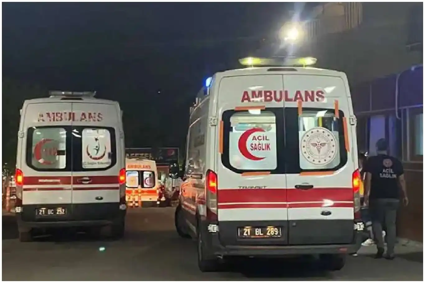 Diyarbakır’daki festivalde bıçaklı kavga: Çok sayıda yaralı var Diyarbakır’daki festivalde bıçaklı kavga: Çok sayıda yaralı var