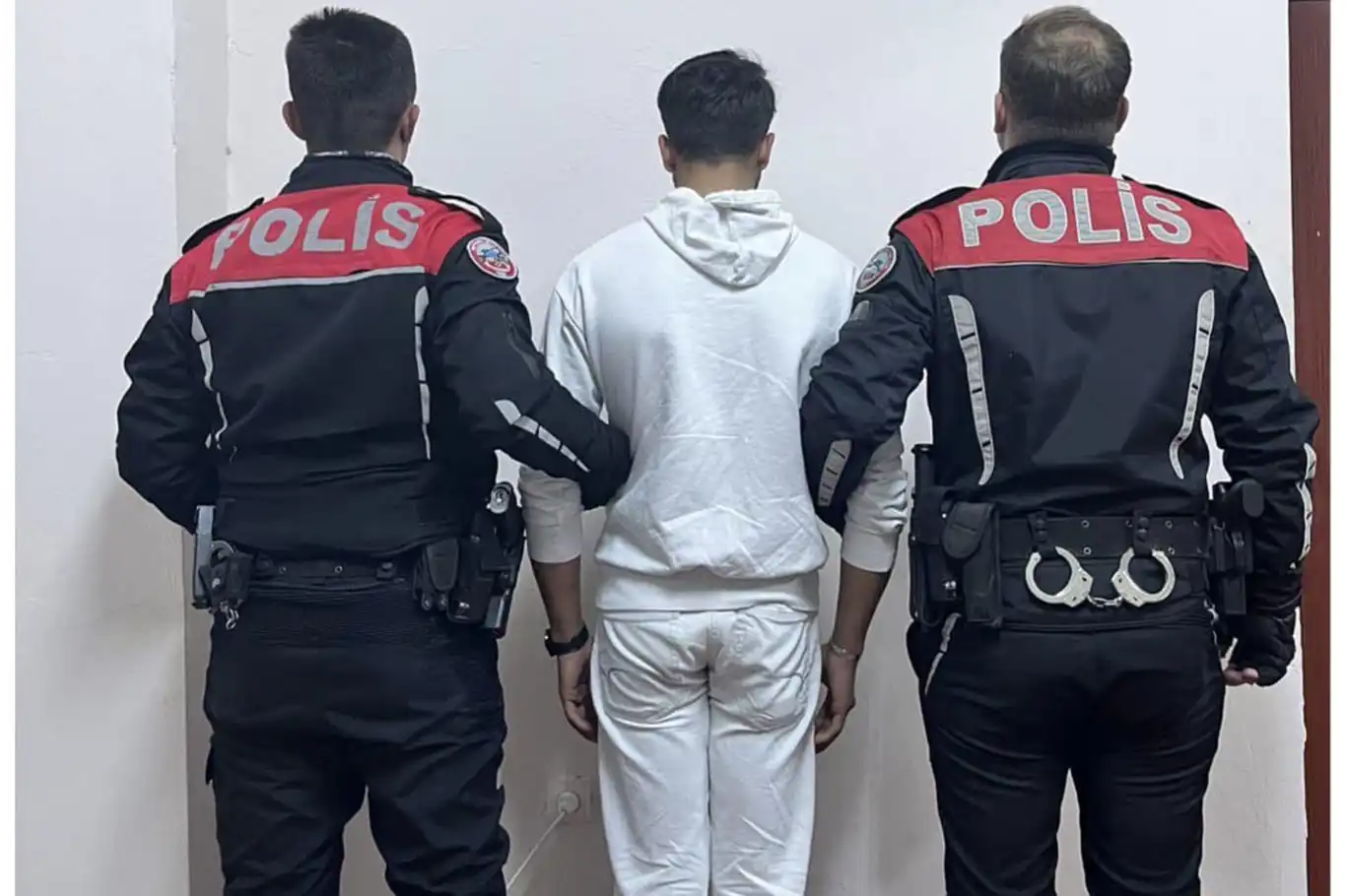 Gaziantep'te yağma suçundan aranan şahıs yakalandı Gaziantep'te yağma suçundan aranan şahıs yakalandı