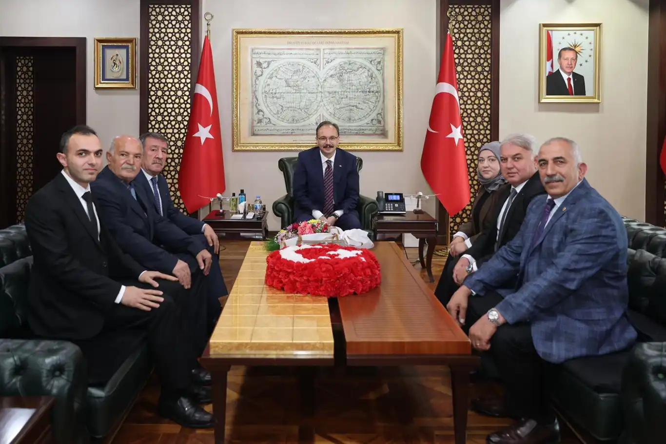 Siirt’te 19 Ekim Muhtarlar Günü, düzenlenen tören ve ziyaretlerle kutlandı Siirt’te 19 Ekim Muhtarlar Günü, düzenlenen tören ve ziyaretlerle kutlandı