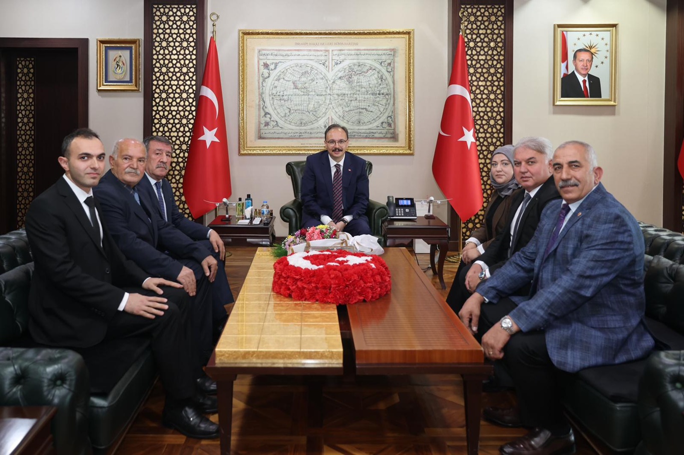 Siirt’te 19 Ekim Muhtarlar Günü, düzenlenen tören ve ziyaretlerle kutlandı Siirt’te 19 Ekim Muhtarlar Günü, düzenlenen tören ve ziyaretlerle kutlandı