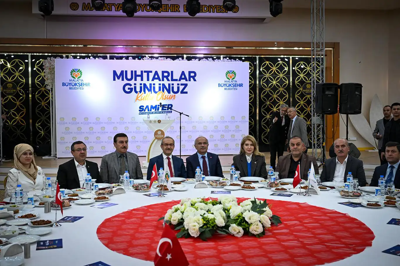 Büyükşehir Belediye Başkanı Er: Muhtarlar devletin vatandaşa uzanan elidir Büyükşehir Belediye Başkanı Er: Muhtarlar devletin vatandaşa uzanan elidir