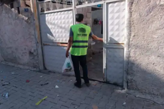 Umut Kervanı Akçakale'den ihtiyaç sahibi ailelere yardım