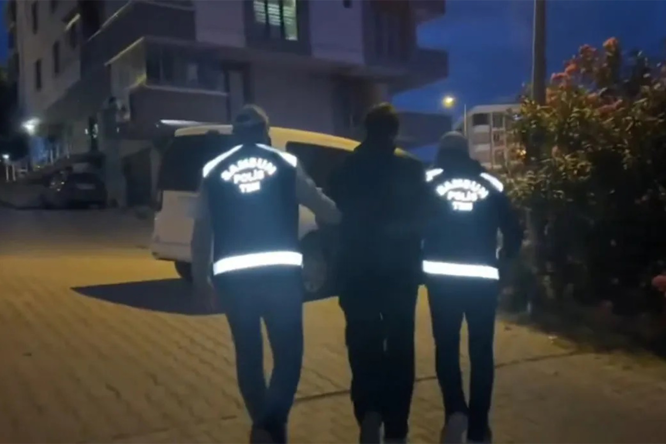50 ilde FETÖ operasyonu: 154 kişi tutuklandı 50 ilde FETÖ operasyonu: 154 kişi tutuklandı