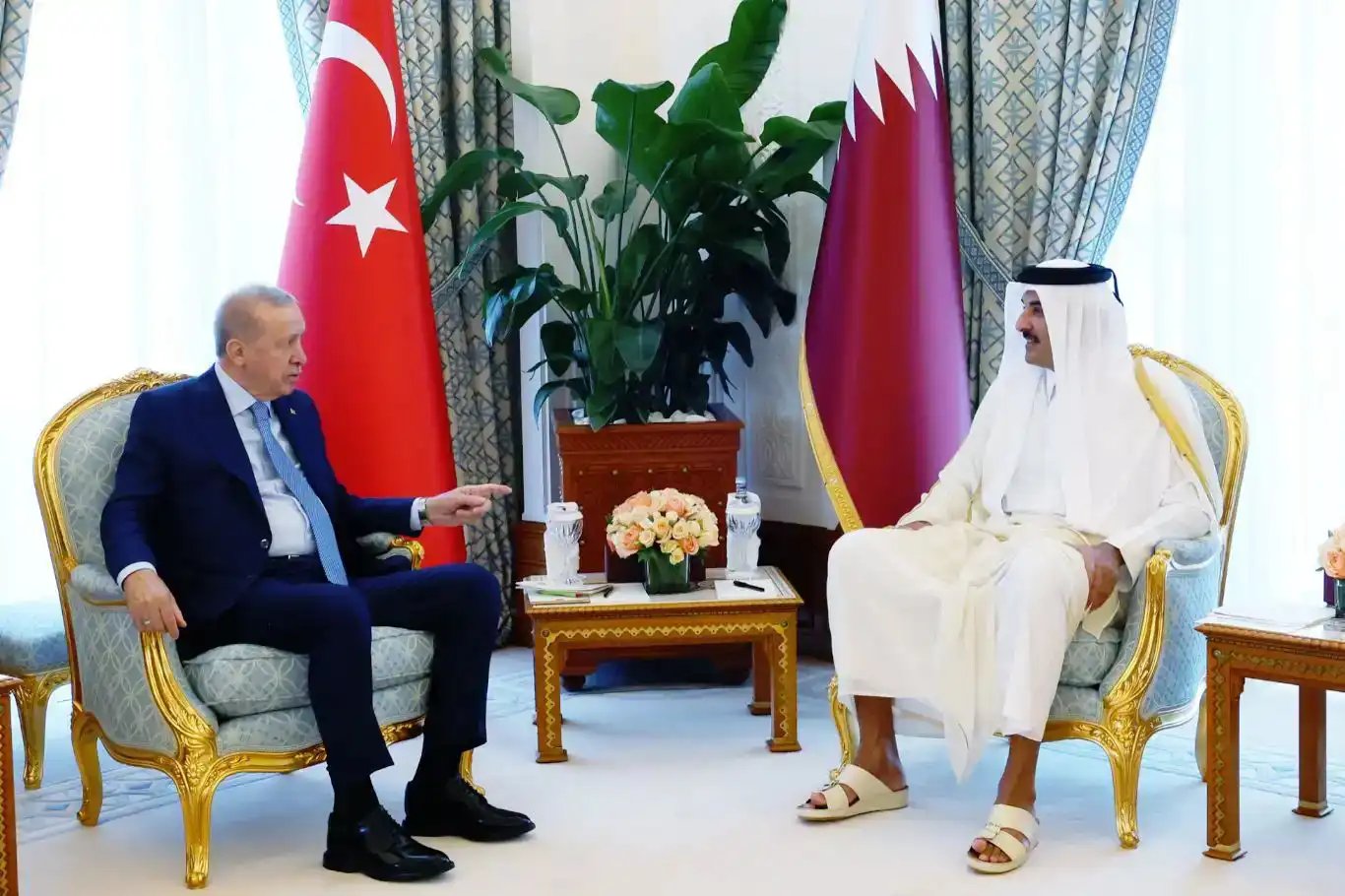 الرئيس أردوغان يلتقي أمير قطر الشيخ تميم في الديوان الأميري الرئيس أردوغان يلتقي أمير قطر الشيخ تميم في الديوان الأميري
