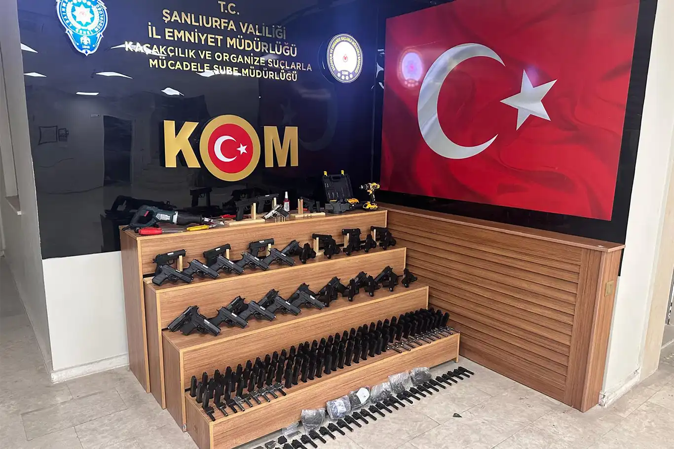 Şanlıurfa’da silah kaçakçılığı operasyonu: 3 kişi gözaltına alındı Şanlıurfa’da silah kaçakçılığı operasyonu: 3 kişi gözaltına alındı