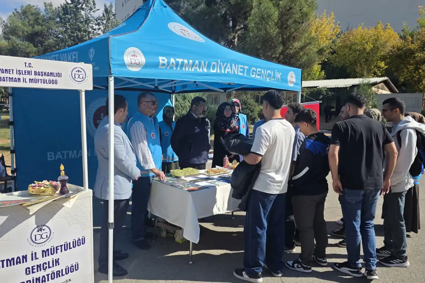 Batman'da üniversite gençlerine manevi destek standı Batman'da üniversite gençlerine manevi destek standı