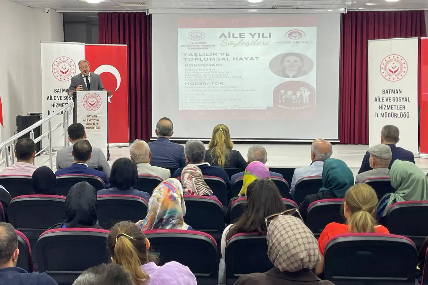 Batman'da "yaşlılık ve toplumsal hayat" söyleşisi gerçekleştirildi Batman'da "yaşlılık ve toplumsal hayat" söyleşisi gerçekleştirildi