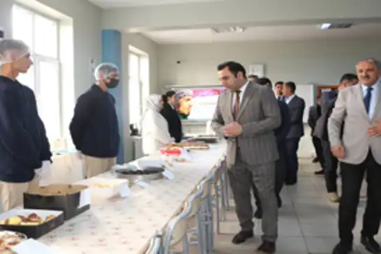 Karlıova’da Şehit Hacı Alan Anadolu İmam Hatip Lisesi'nde Gazze yararına kermes düzenlendi