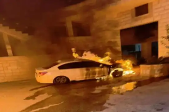 داگیرکەران و سەهیۆنییەکان لە کەرتی ڕۆژئاوا ئۆتۆمبێلی فەلەستینییەکان دەسوتێنن
