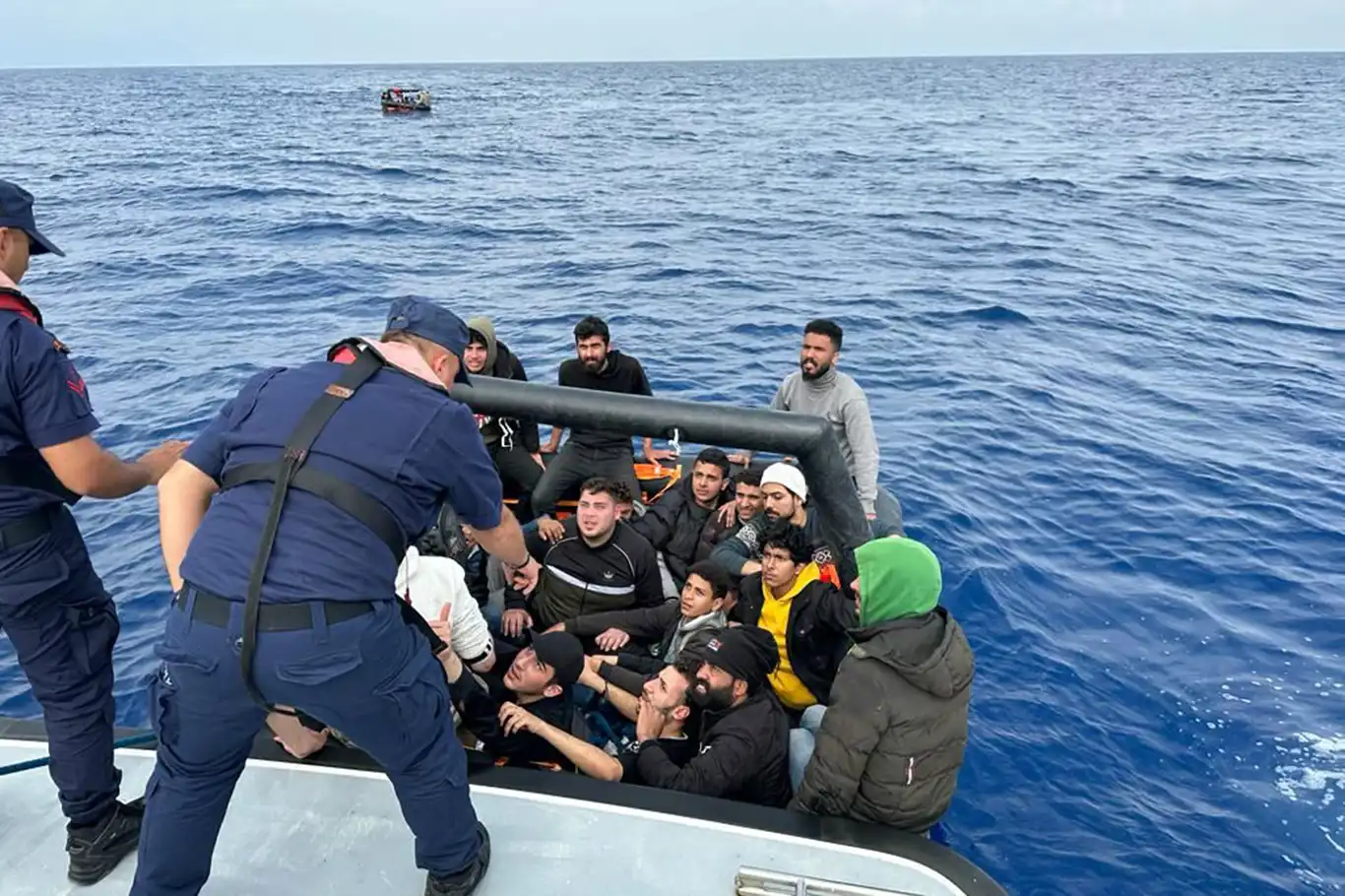 Muğla açıklarında 46 düzensiz göçmen kurtarıldı Muğla açıklarında 46 düzensiz göçmen kurtarıldı