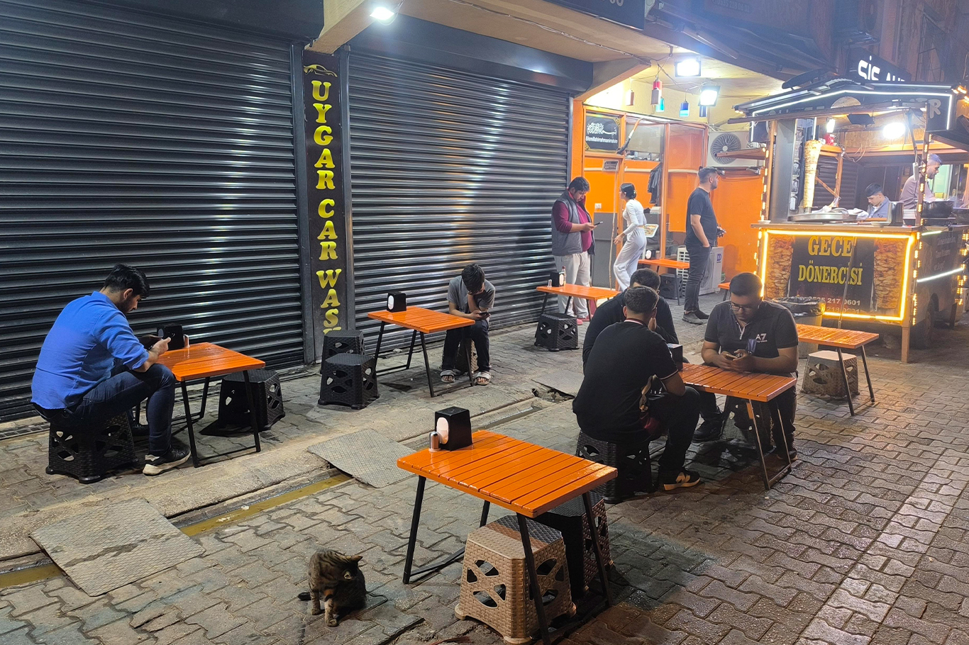 Adana’da yemek saati değişti: Gece yemek kültürü hızla yayılmakta