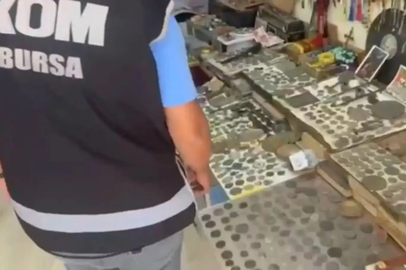 Bursa'da tarihi eser kaçakçılığı operasyonu: 1 gözaltı Bursa'da tarihi eser kaçakçılığı operasyonu: 1 gözaltı