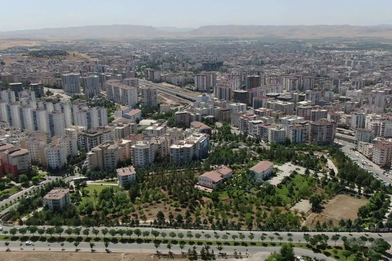 Konut piyasasında durgunluk sürüyor: Altın ve faizler gayrimenkulü gölgeliyor Konut piyasasında durgunluk sürüyor: Altın ve faizler gayrimenkulü gölgeliyor