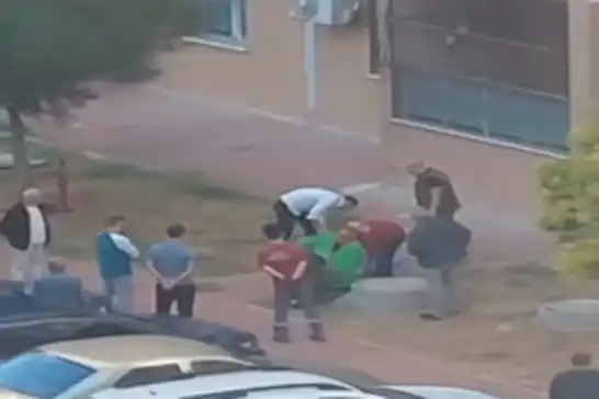 Adana’da balkondan düşen genç kız hayatını kaybetti