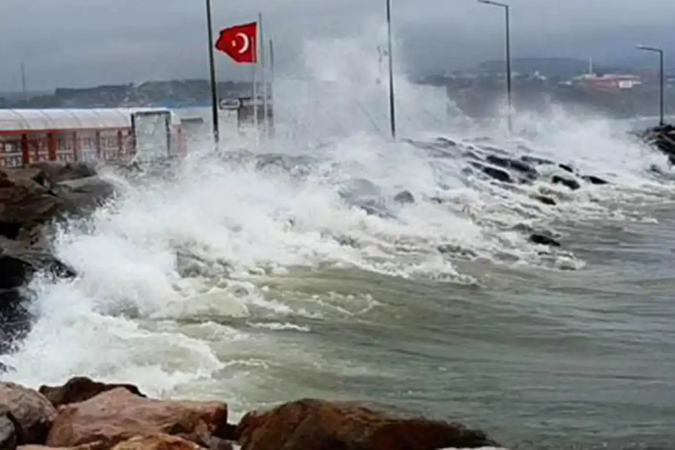 Meteoroloji'den denizcilere uyarı Meteoroloji'den denizcilere uyarı