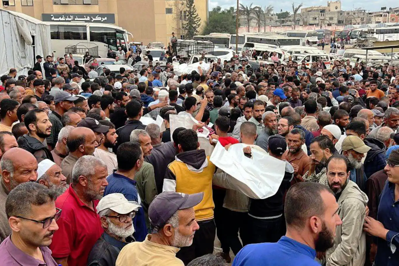 İşgal bombardımanında şehit düşenler defnediliyor İşgal bombardımanında şehit düşenler defnediliyor