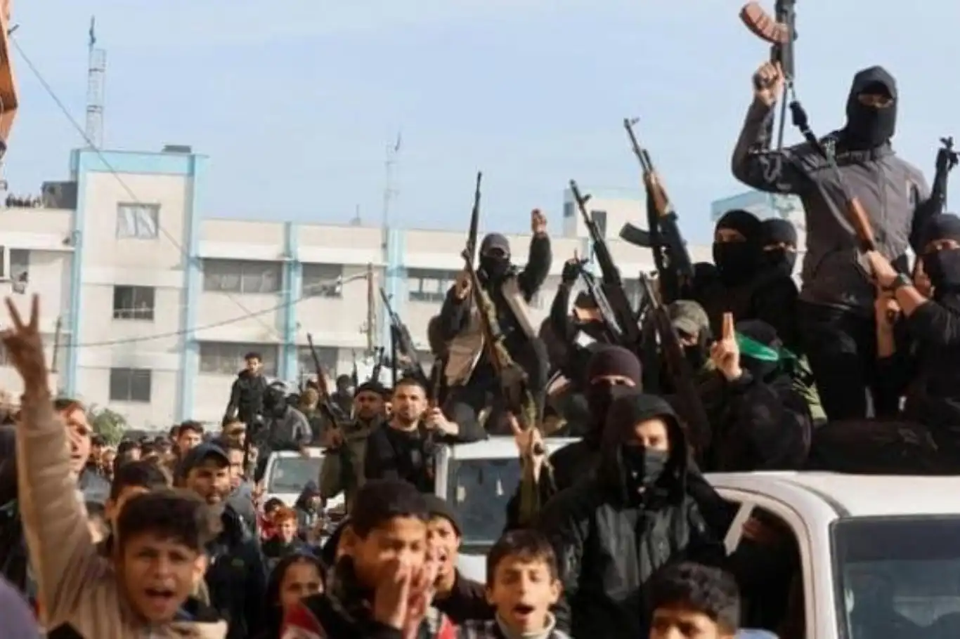 غزة.. أمن المقاومة يعتقل عصابة مسلحة متورطة في السلب والنهب خلال الحرب