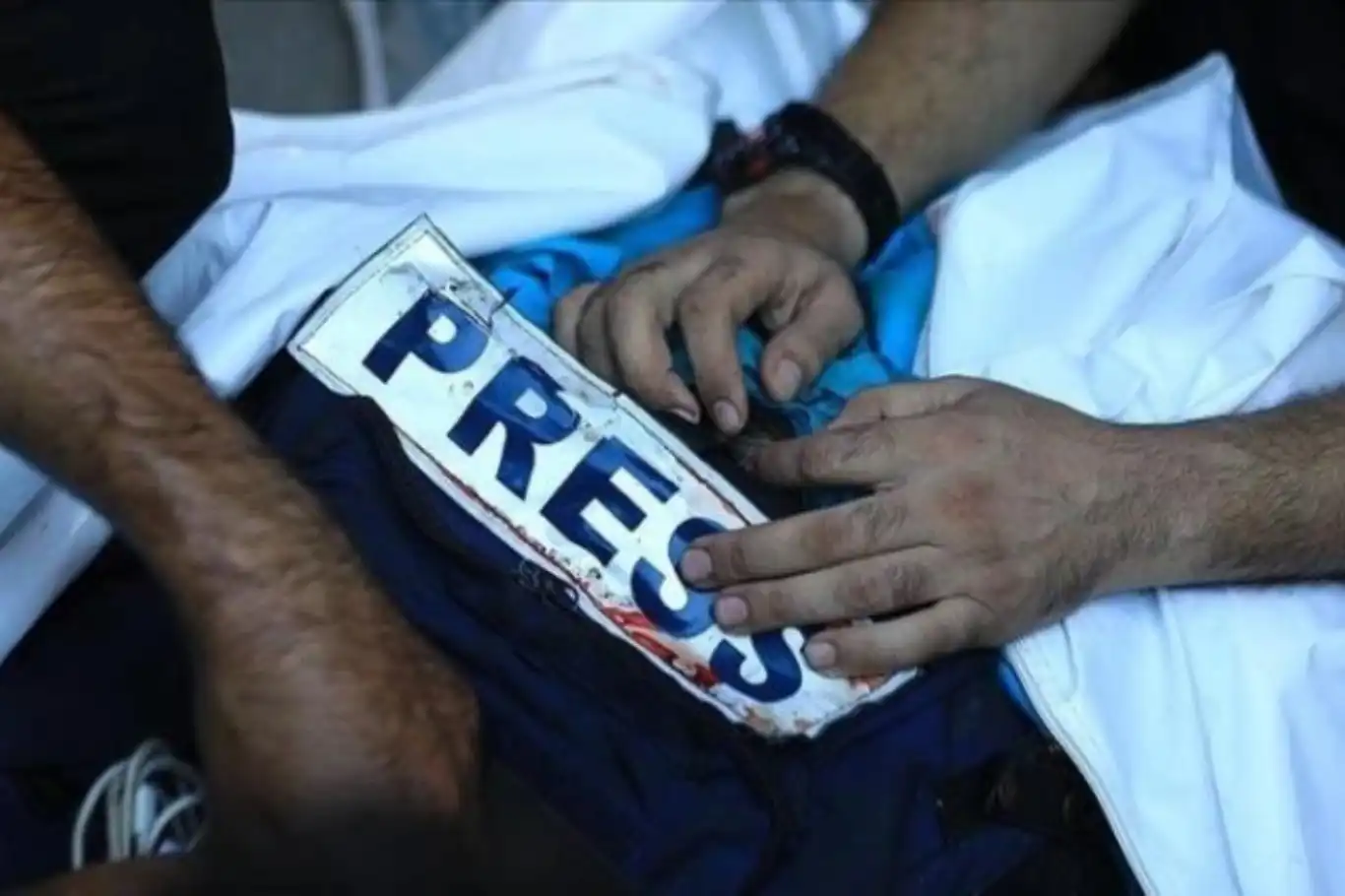 الكيان الصهيوني يواصل محاولاته لمنع الصحفيين الفلسطينيين من كشف جرائمه في غزة الكيان الصهيوني يواصل محاولاته لمنع الصحفيين الفلسطينيين من كشف جرائمه في غزة