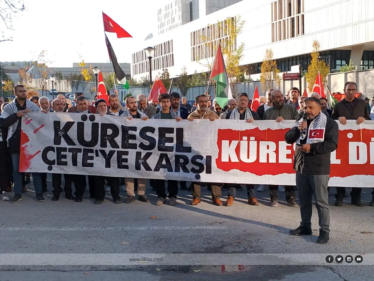 احتجاج أمام السفارة الأمريكية: يجب محاسبة القتلة الذين انتهكوا وقف إطلاق النار احتجاج أمام السفارة الأمريكية: يجب محاسبة القتلة الذين انتهكوا وقف إطلاق النار