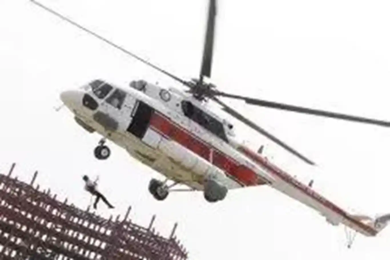 İran'da helikopter düştü