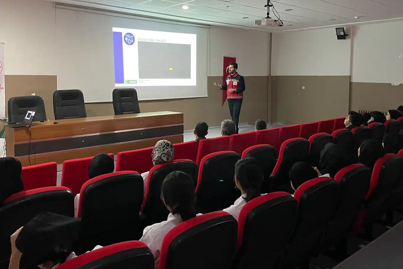 Batman'da öğrencilere madde bağımlılığı eğitimi düzenlendi Batman'da öğrencilere madde bağımlılığı eğitimi düzenlendi