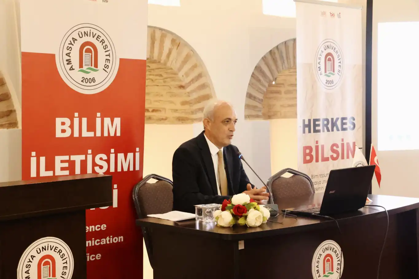 Bal arılarından yapay zekâya yolculuk: Prof. Dr. Derviş Karaboğa Amasyalılarla buluştu Bal arılarından yapay zekâya yolculuk: Prof. Dr. Derviş Karaboğa Amasyalılarla buluştu