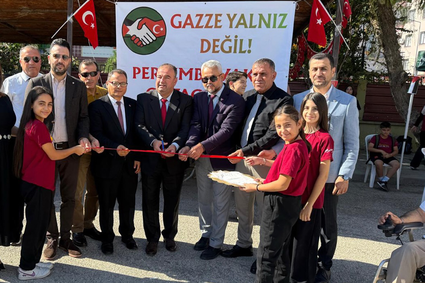 Ortaokul öğrencilerden Gazze yararına kermes Ortaokul öğrencilerden Gazze yararına kermes